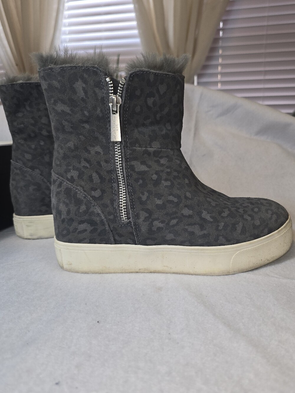 J/Slides NYC WOW Grey Leopard Suede Faux Fur Platform Sneaker Boots 7.5